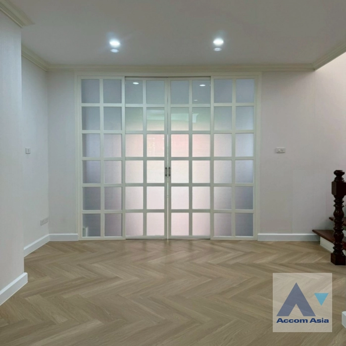 8  4 br House for rent and sale in Samutprakan ,Samutprakan BTS Bang Na at Lakeside Villa 1 AA43504