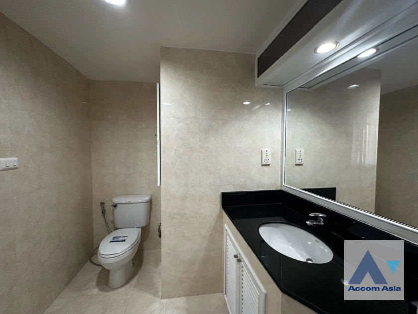 25  3 br Apartment for rent and sale in Ploenchit ,Bangkok BTS Ratchadamri at High rise and Peaceful AA43509