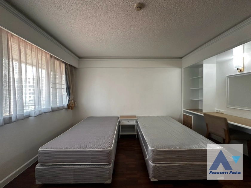 21  3 br Apartment for rent and sale in Ploenchit ,Bangkok BTS Ratchadamri at High rise and Peaceful AA43509