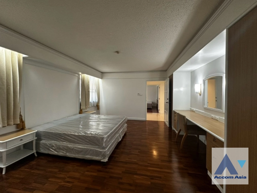 17  3 br Apartment for rent and sale in Ploenchit ,Bangkok BTS Ratchadamri at High rise and Peaceful AA43509