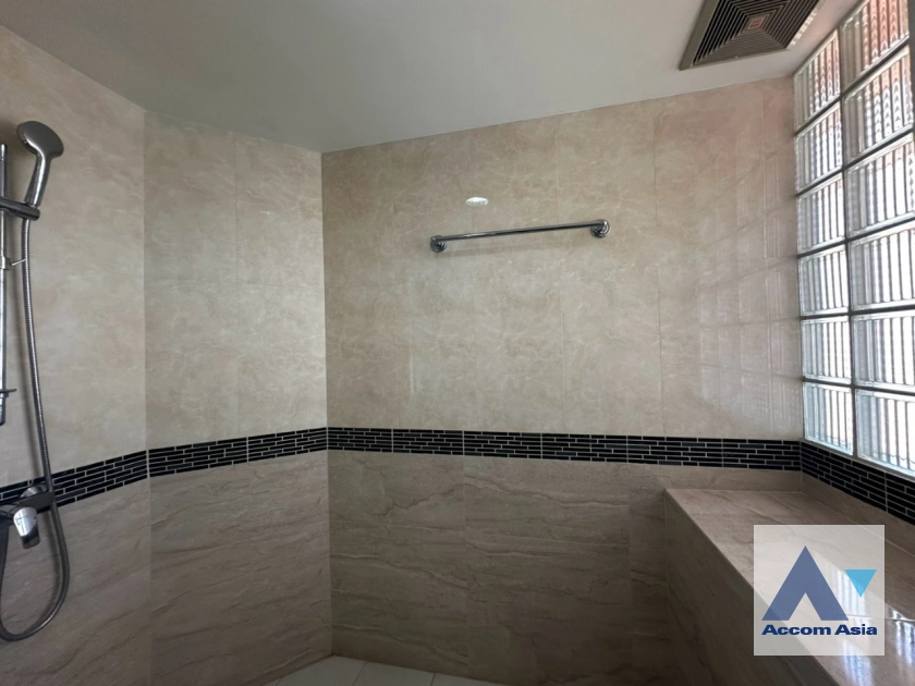 28  3 br Apartment for rent and sale in Ploenchit ,Bangkok BTS Ratchadamri at High rise and Peaceful AA43509