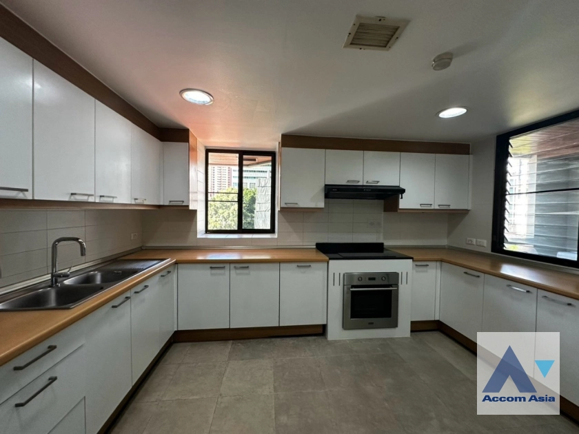 13  3 br Apartment for rent and sale in Ploenchit ,Bangkok BTS Ratchadamri at High rise and Peaceful AA43509