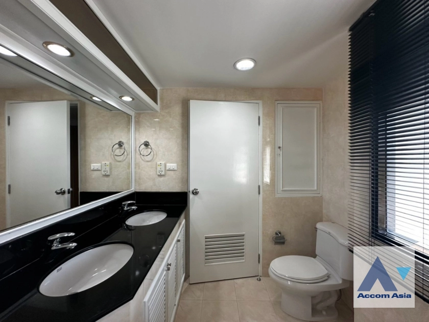 24  3 br Apartment for rent and sale in Ploenchit ,Bangkok BTS Ratchadamri at High rise and Peaceful AA43509