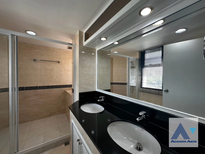 26  3 br Apartment for rent and sale in Ploenchit ,Bangkok BTS Ratchadamri at High rise and Peaceful AA43509