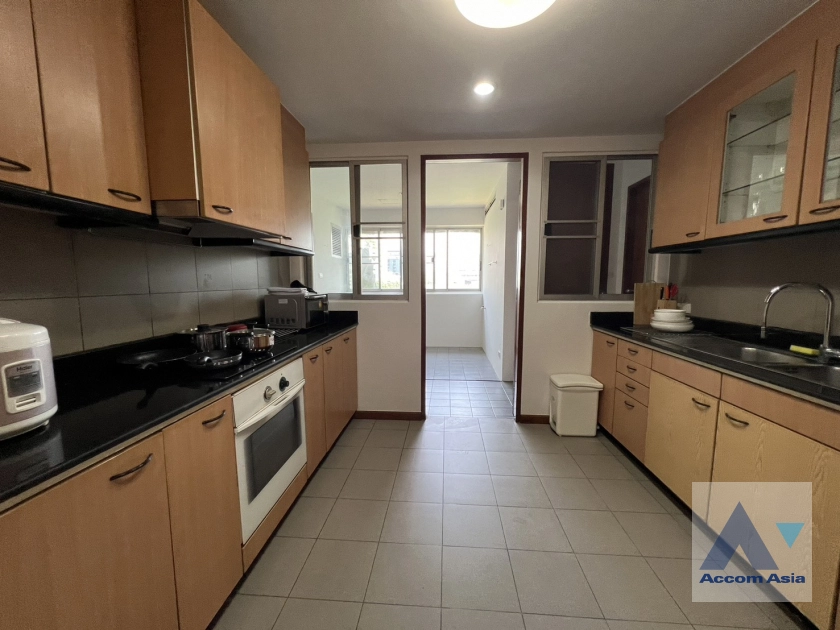 29  3 br Apartment for rent and sale in Ploenchit ,Bangkok BTS Ratchadamri at High rise and Peaceful AA43509