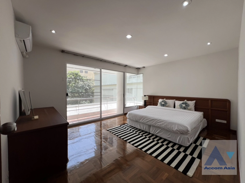 15  3 br Apartment for rent and sale in Ploenchit ,Bangkok BTS Ratchadamri at High rise and Peaceful AA43509