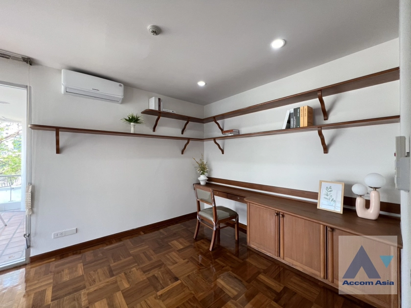 30  3 br Apartment for rent and sale in Ploenchit ,Bangkok BTS Ratchadamri at High rise and Peaceful AA43509