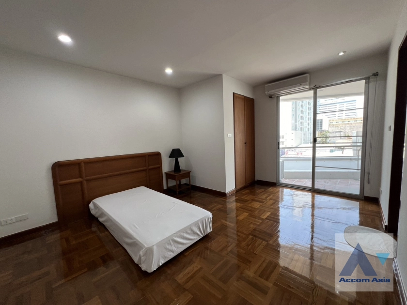 18  3 br Apartment for rent and sale in Ploenchit ,Bangkok BTS Ratchadamri at High rise and Peaceful AA43509