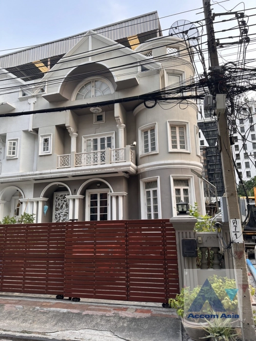  2  4 br Townhouse for rent and sale in Ploenchit ,Bangkok BTS Chitlom AA43517