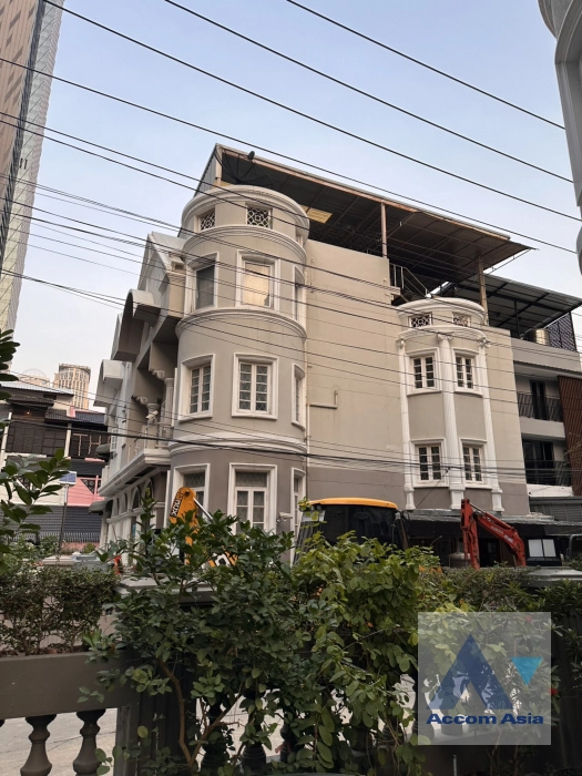  1  4 br Townhouse for rent and sale in Ploenchit ,Bangkok BTS Chitlom AA43517