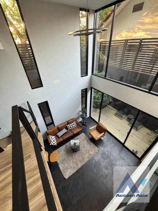 unit 3 Bedrooms  House For Sale in Ratchadaphisek, Bangkok  near MRT Ratchadaphisek (AA43530)