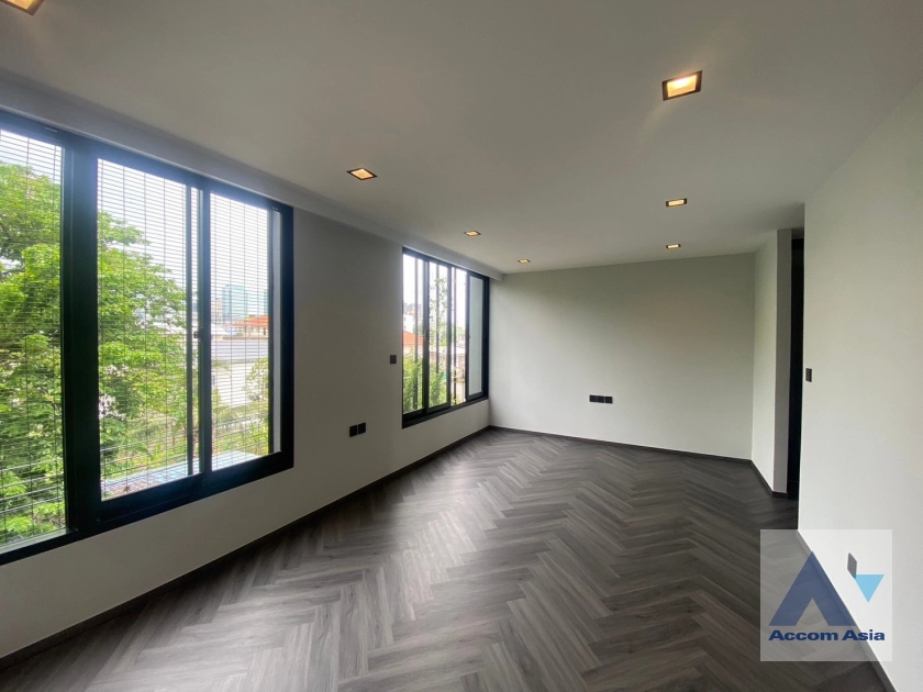 5  3 br House For Sale in Ratchadaphisek ,Bangkok MRT Ratchadaphisek at L SCAPE Ratchada 20 AA43530