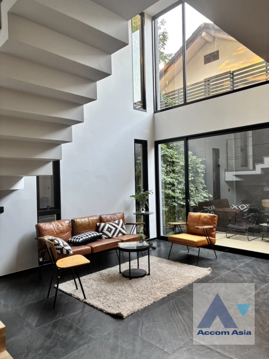 unit 3 Bedrooms  House For Sale in Ratchadaphisek, Bangkok  near MRT Ratchadaphisek (AA43530)