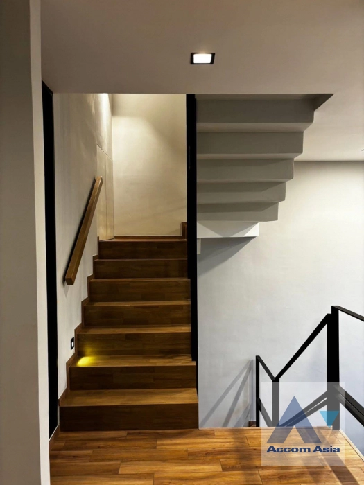 13  3 br House for rent and sale in Ratchadaphisek ,Bangkok MRT Ratchadaphisek at L SCAPE Ratchada 20 AA43531