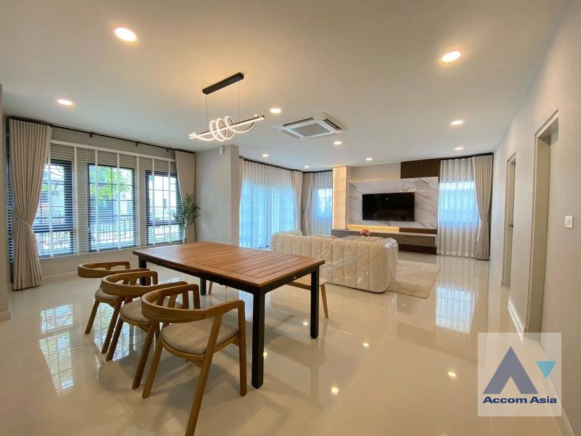 unit 5 Bedrooms  House For Rent in Samutprakan, Samutprakan  (AA43533)