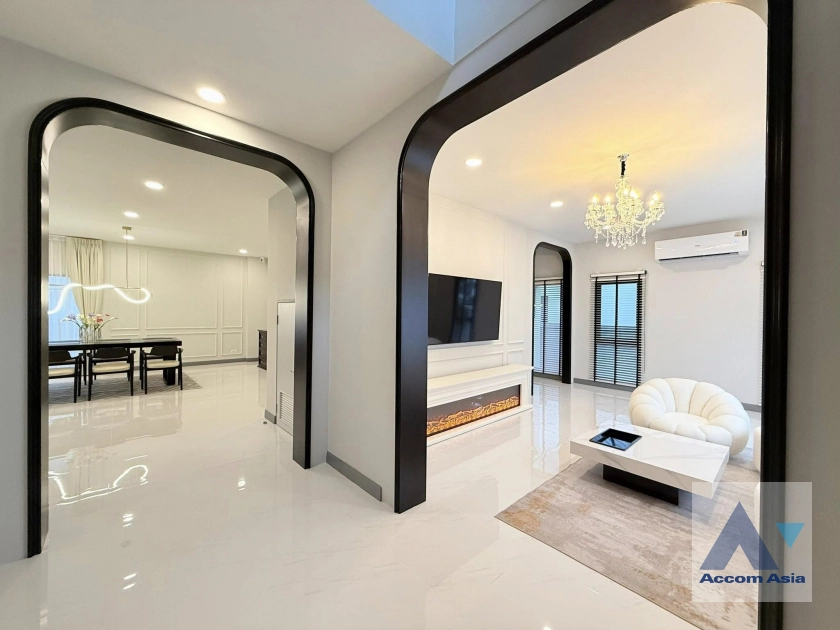 unitFully furnished House for rent 5 beds in compound at The City Bangna (AA43537)