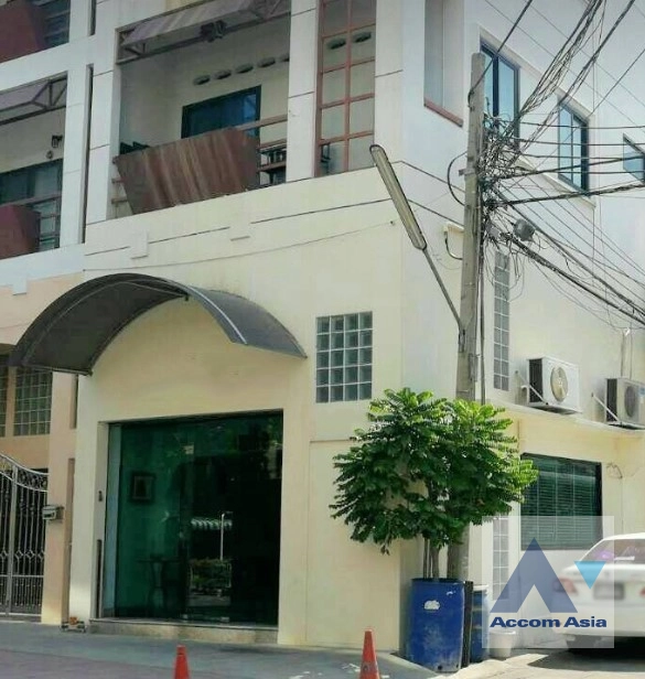 2  4 br House for rent and sale in Sathorn ,Bangkok BRT Thanon Chan AA43539