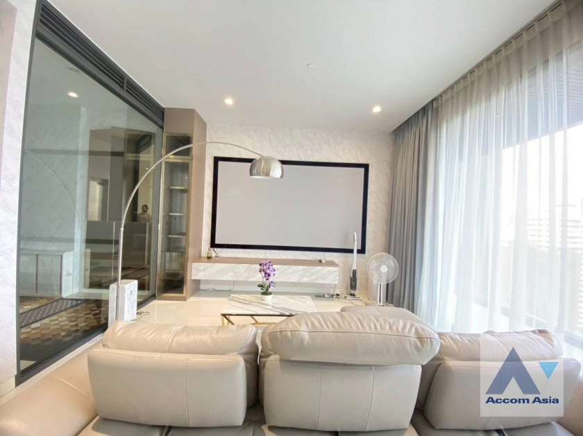 unit Elegant condominium with soft interiors and skyline views in Sukhumvit (AA43540)