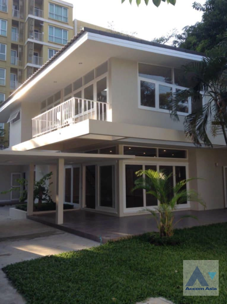  2  3 br House For Rent in Sukhumvit ,Bangkok BTS Ekkamai AA43541