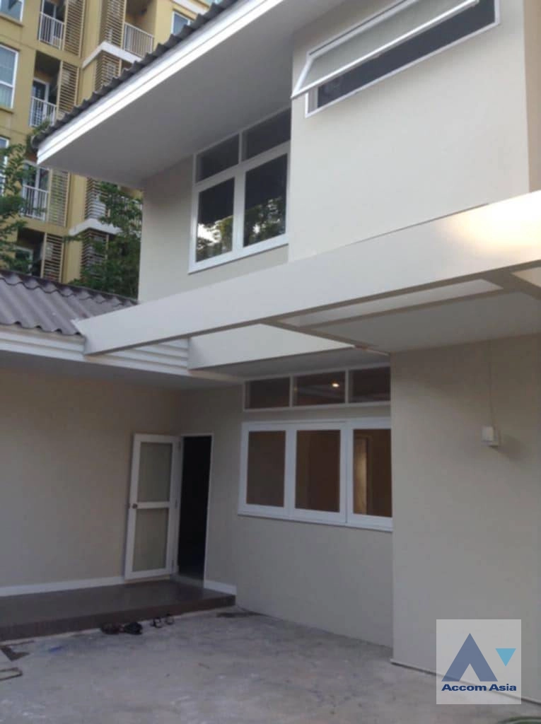 5  3 br House For Rent in Sukhumvit ,Bangkok BTS Ekkamai AA43541