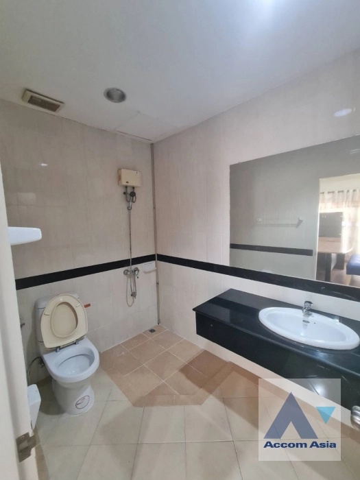 15  3 br House for rent and sale in Pattanakarn ,Bangkok ARL Hua Mak at House AA43544