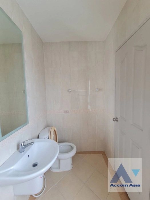 17  3 br House for rent and sale in Pattanakarn ,Bangkok ARL Hua Mak at House AA43544