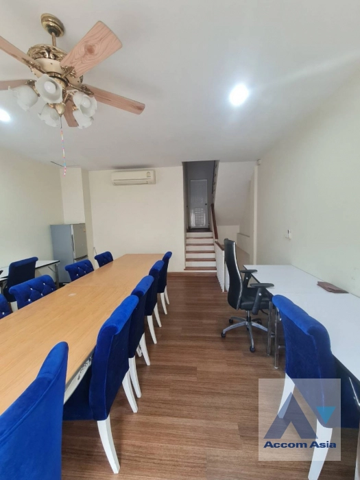 5  3 br House for rent and sale in Pattanakarn ,Bangkok ARL Hua Mak at House AA43544