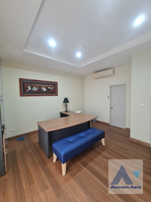 8  3 br House for rent and sale in Pattanakarn ,Bangkok ARL Hua Mak at House AA43544