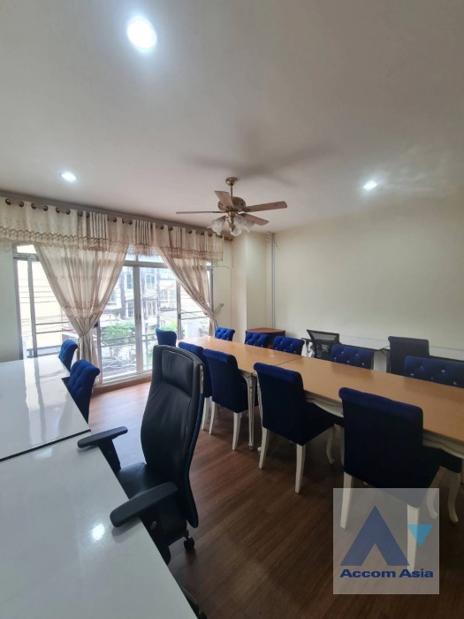 4  3 br House for rent and sale in Pattanakarn ,Bangkok ARL Hua Mak at House AA43544