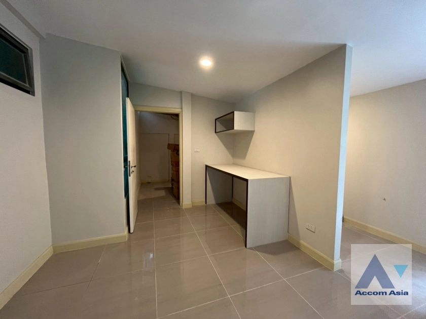 25  4 br Townhouse For Rent in Sukhumvit ,Bangkok BTS Phrom Phong at KLANG Nivas AA43546