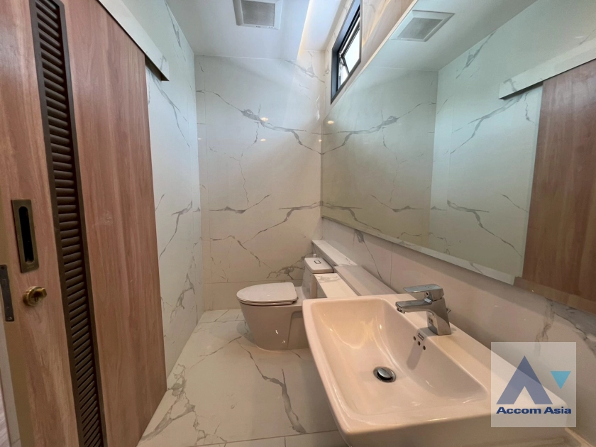 16  4 br Townhouse For Rent in Sukhumvit ,Bangkok BTS Phrom Phong at KLANG Nivas AA43546