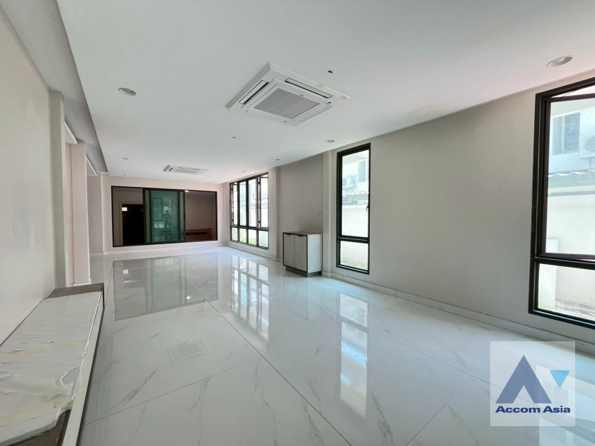  1  4 br Townhouse For Rent in Sukhumvit ,Bangkok BTS Phrom Phong at KLANG Nivas AA43546