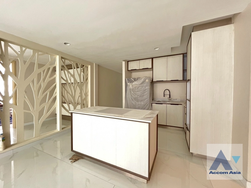  1  4 br Townhouse For Rent in Sukhumvit ,Bangkok BTS Phrom Phong at KLANG Nivas AA43546