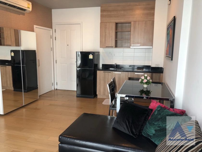 Hive Sathorn Condominium  1 Bedroom for Sale & Rent BTS Krung Thon Buri in Charoennakhon Bangkok