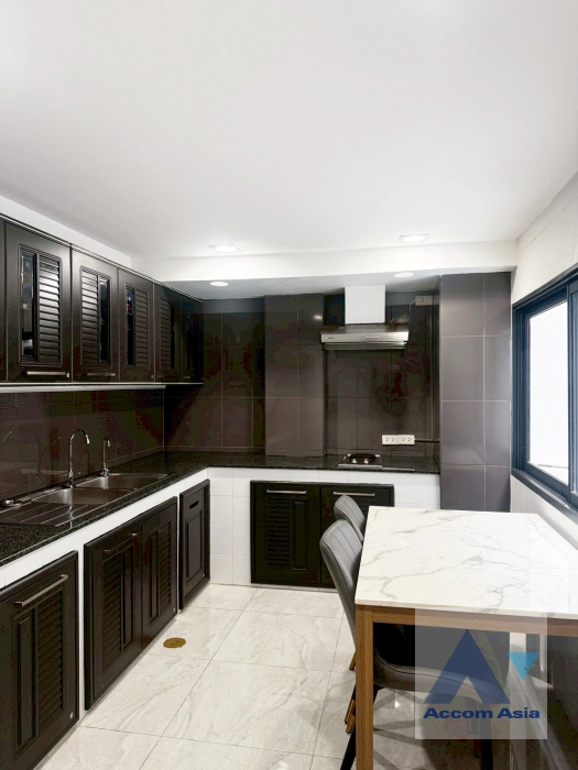 7  5 br House For Rent in Sukhumvit ,Bangkok BTS Thong Lo AA43569