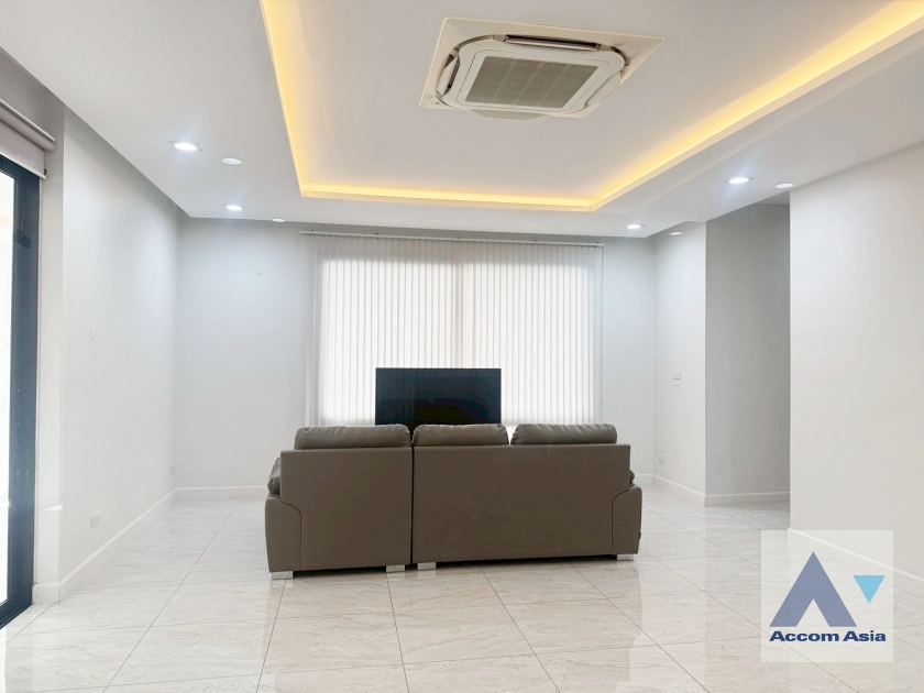  1  5 br House For Rent in Sukhumvit ,Bangkok BTS Thong Lo AA43569