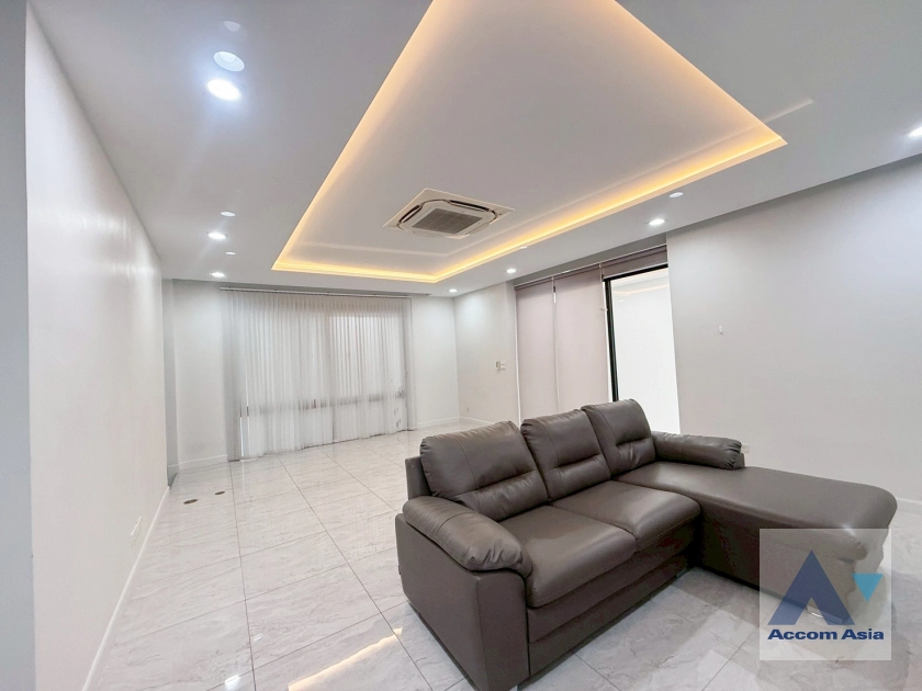  1  5 br House For Rent in Sukhumvit ,Bangkok BTS Thong Lo AA43569