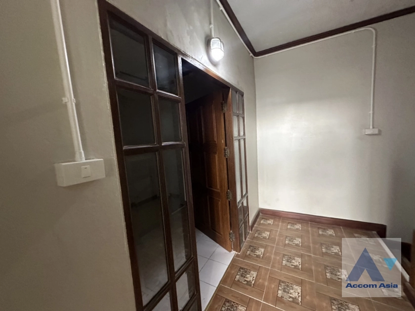 42  4 br Townhouse for rent and sale in Sathorn ,Bangkok MRT Khlong Toei - MRT Lumphini at Yenakart Residence AA43570