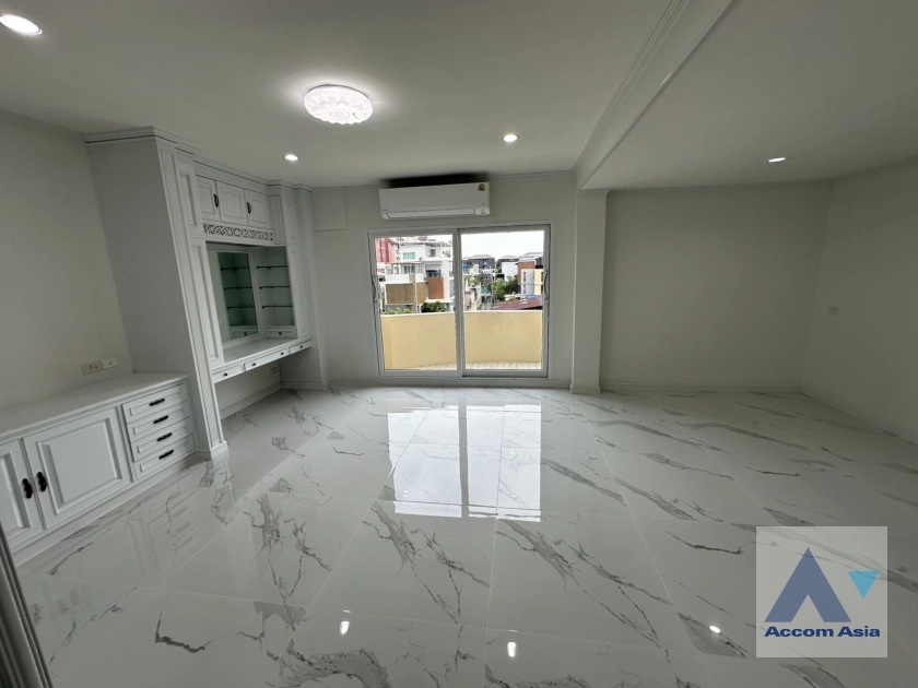 17  4 br Townhouse for rent and sale in Sathorn ,Bangkok MRT Khlong Toei - MRT Lumphini at Yenakart Residence AA43570