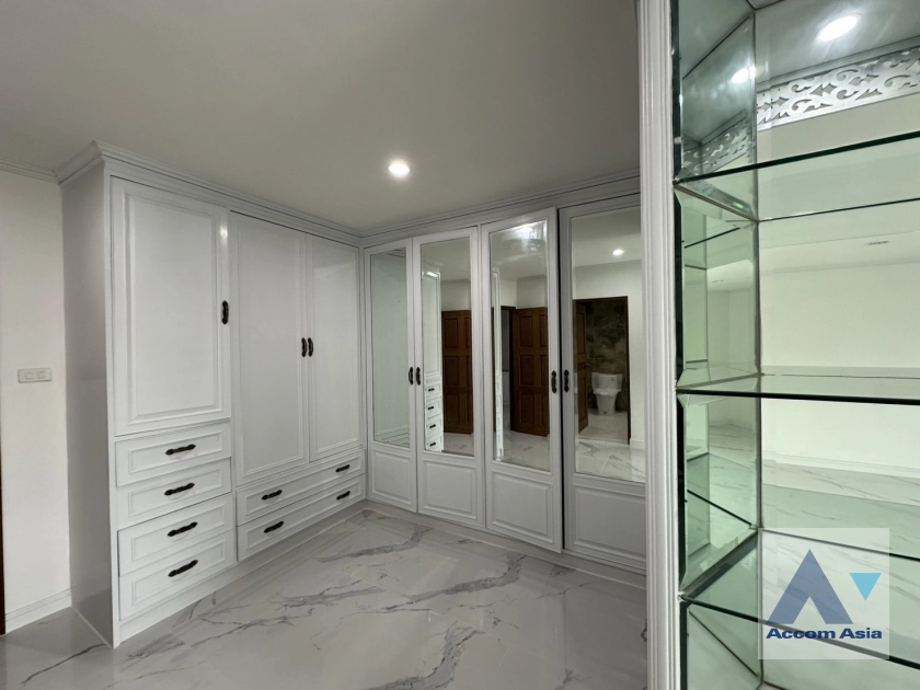 24  4 br Townhouse for rent and sale in Sathorn ,Bangkok MRT Khlong Toei - MRT Lumphini at Yenakart Residence AA43570