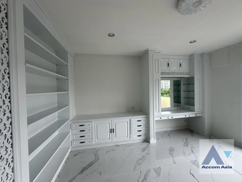 20  4 br Townhouse for rent and sale in Sathorn ,Bangkok MRT Khlong Toei - MRT Lumphini at Yenakart Residence AA43570