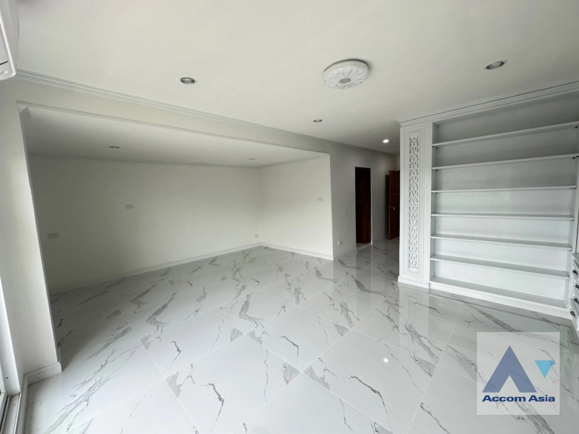 9  4 br Townhouse for rent and sale in Sathorn ,Bangkok MRT Khlong Toei - MRT Lumphini at Yenakart Residence AA43570