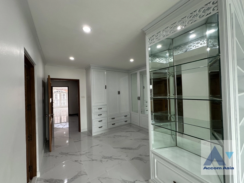 23  4 br Townhouse for rent and sale in Sathorn ,Bangkok MRT Khlong Toei - MRT Lumphini at Yenakart Residence AA43570