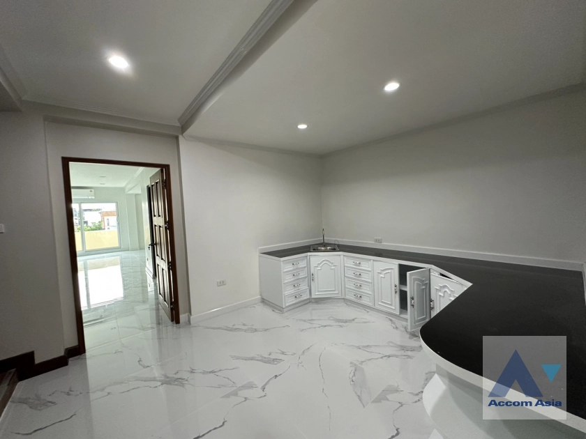 12  4 br Townhouse for rent and sale in Sathorn ,Bangkok MRT Khlong Toei - MRT Lumphini at Yenakart Residence AA43570