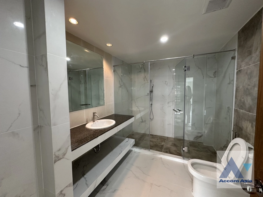 32  4 br Townhouse for rent and sale in Sathorn ,Bangkok MRT Khlong Toei - MRT Lumphini at Yenakart Residence AA43570