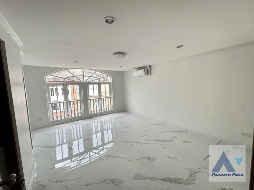 14  4 br Townhouse for rent and sale in Sathorn ,Bangkok MRT Khlong Toei - MRT Lumphini at Yenakart Residence AA43570