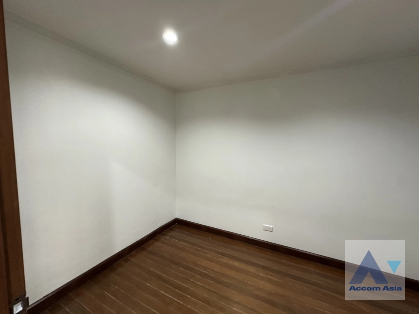 33  4 br Townhouse for rent and sale in Sathorn ,Bangkok MRT Khlong Toei - MRT Lumphini at Yenakart Residence AA43570