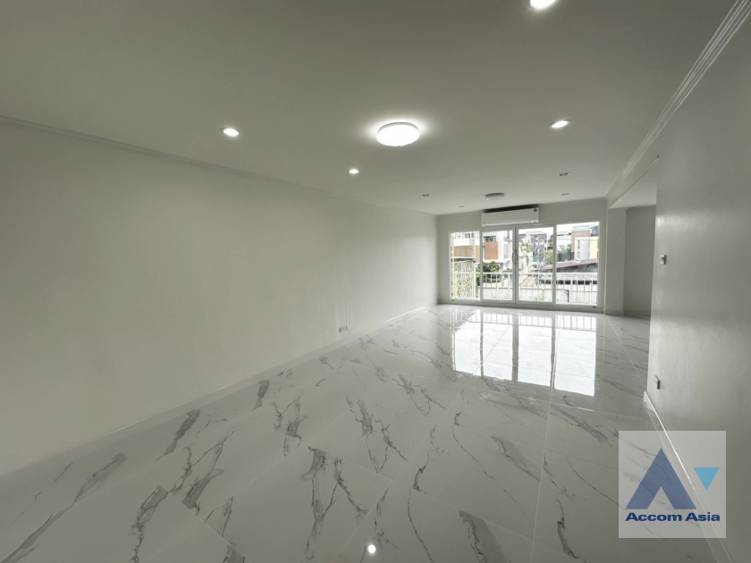 15  4 br Townhouse for rent and sale in Sathorn ,Bangkok MRT Khlong Toei - MRT Lumphini at Yenakart Residence AA43570