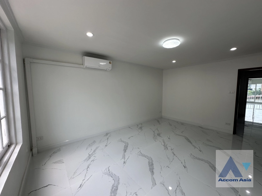 22  4 br Townhouse for rent and sale in Sathorn ,Bangkok MRT Khlong Toei - MRT Lumphini at Yenakart Residence AA43570