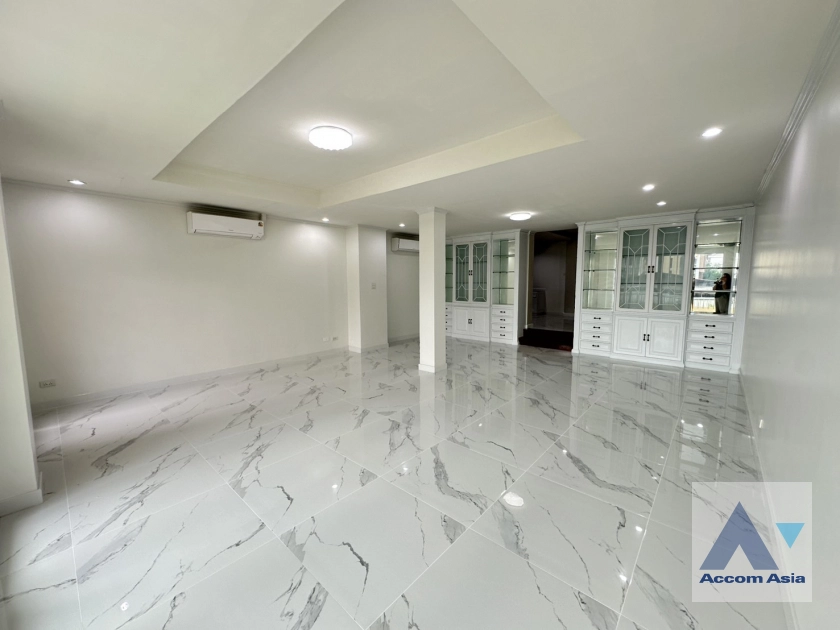 6  4 br Townhouse for rent and sale in Sathorn ,Bangkok MRT Khlong Toei - MRT Lumphini at Yenakart Residence AA43570